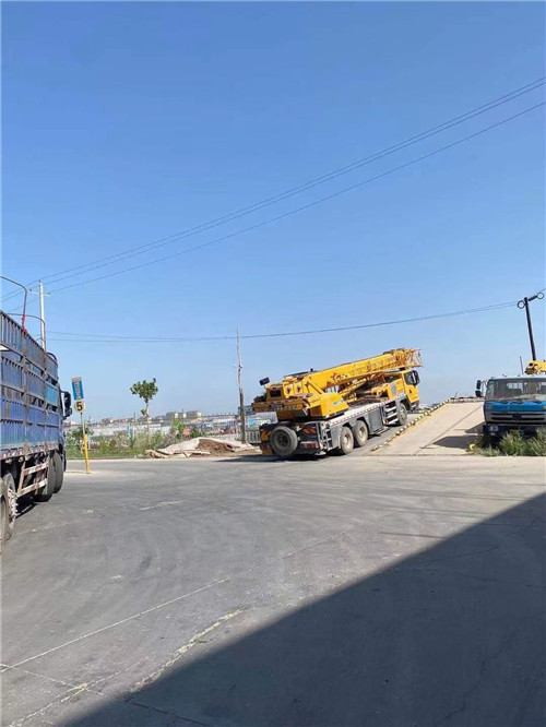 金塔县25吨吊车的租赁价格大概是多少？